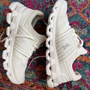 ONrunning cloudswift women’s 8 gently used